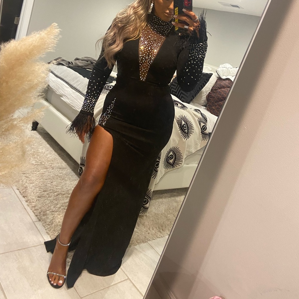 WINDSOR Beka Mesh And Heat Stone High Slit Dress Black Size Small